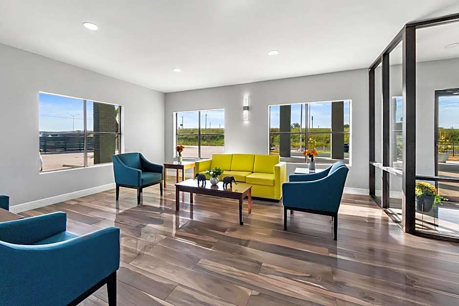 HomeTowne Studios San Antonio E - Frost Bank Center