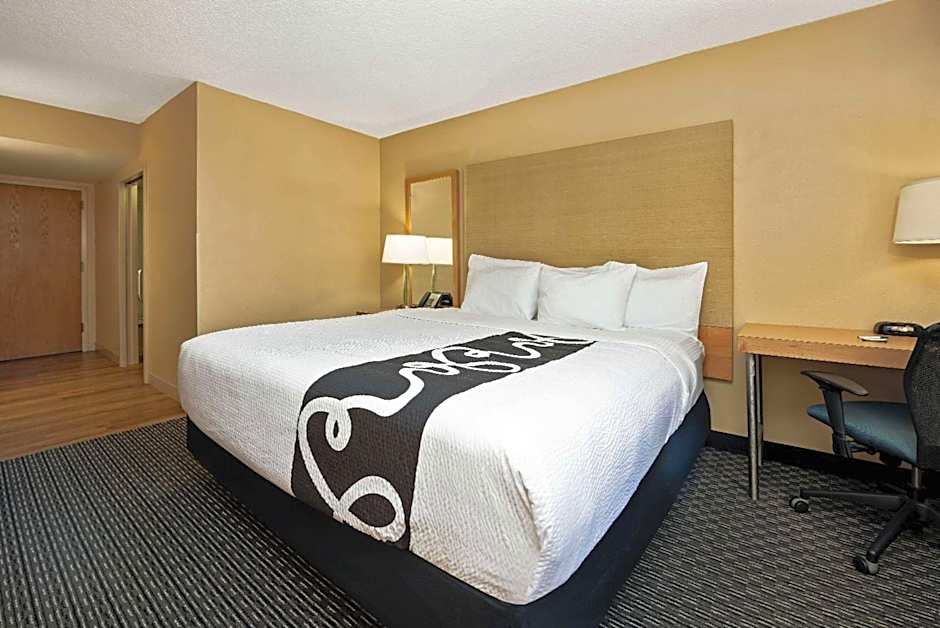 La Quinta Inn & Suites by Wyndham West Palm Beach Airport