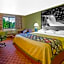 Super 8 by Wyndham Howe
