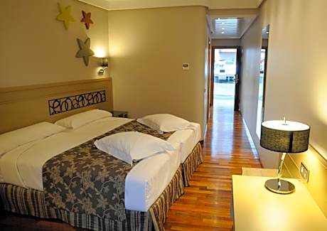 Twin Room with Extra Bed (3 Adults)