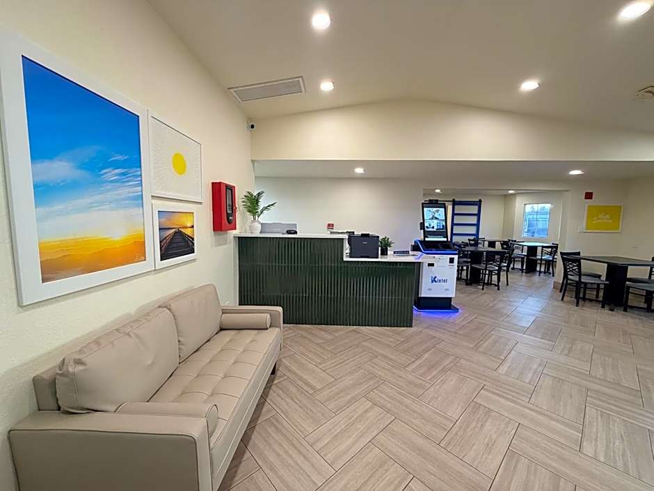 Days Inn & Suites by Wyndham Flagstaff I-40