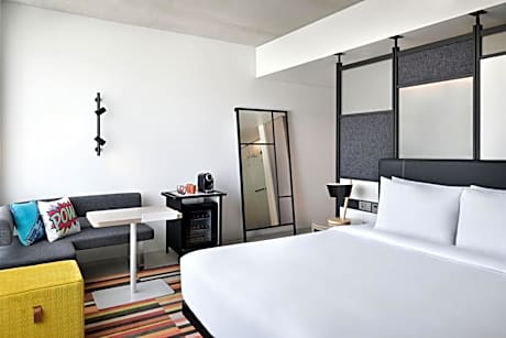 Savvy room, Guest room, 1 King,  City view, High floor, Free Shuttle Buss to OCEC & Mall of Oman