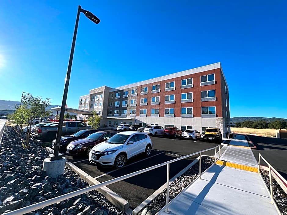 Holiday Inn Express & Suites - Ukiah By IHG