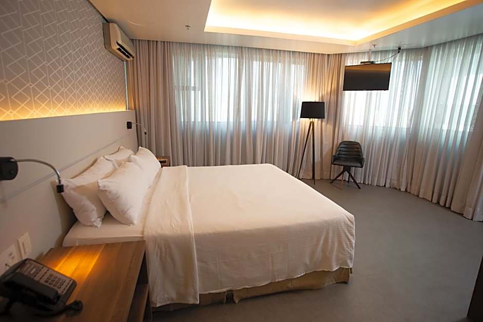 Master Porto Alegre Hotel - Av Carlos Gomes, Proximo ao Consulado Americano
