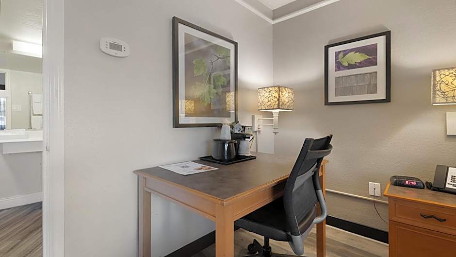 Howard Johnson by Wyndham Sacramento Downtown