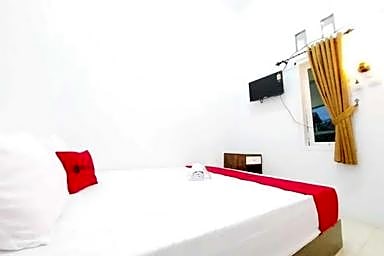 RedDoorz Syariah near Transmart Tegal