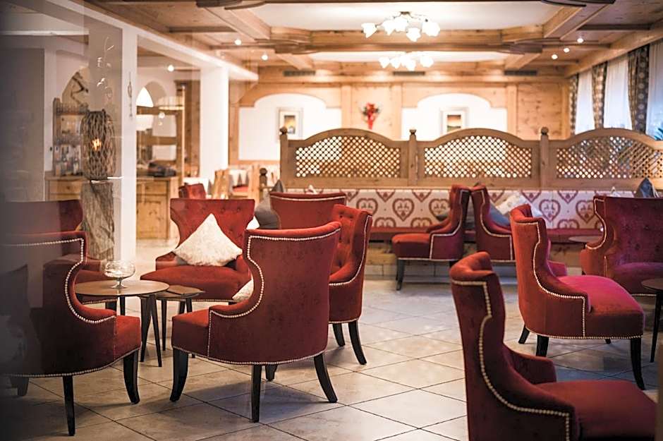 Laguscei Dolomites Mountain Hotel