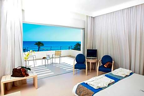 Double or Twin Room with Front Sea View