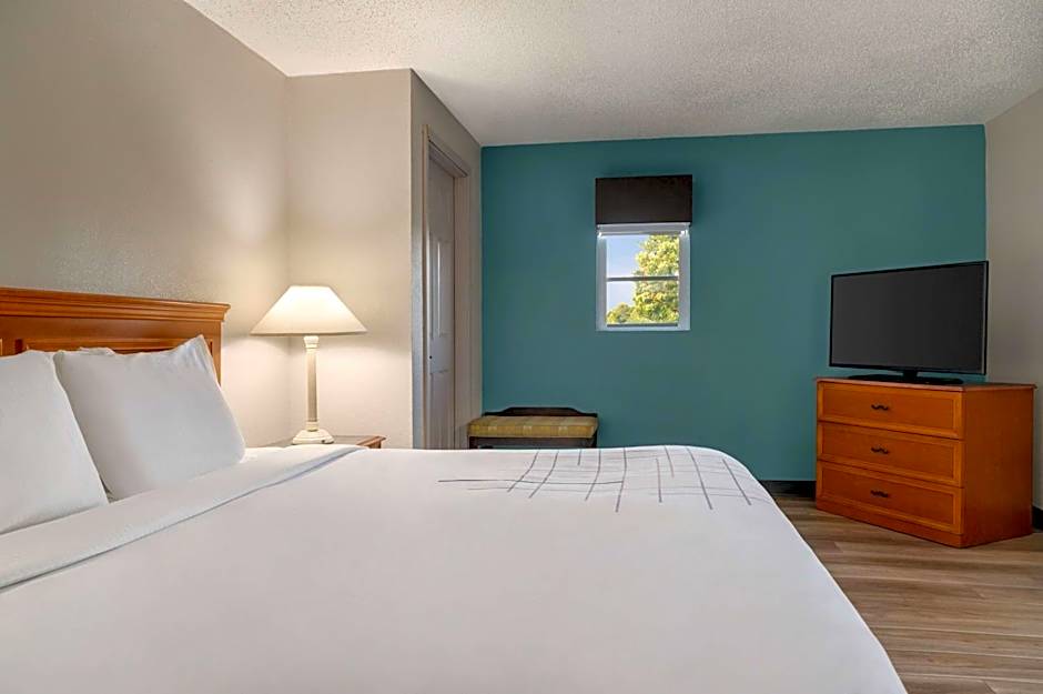 La Quinta Inn & Suites by Wyndham Columbus Airport Reynoldsburg