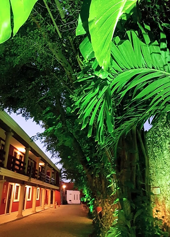 Hotel Holly