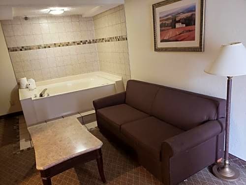 Hawthorn Suites by Wyndham Detroit Warren
