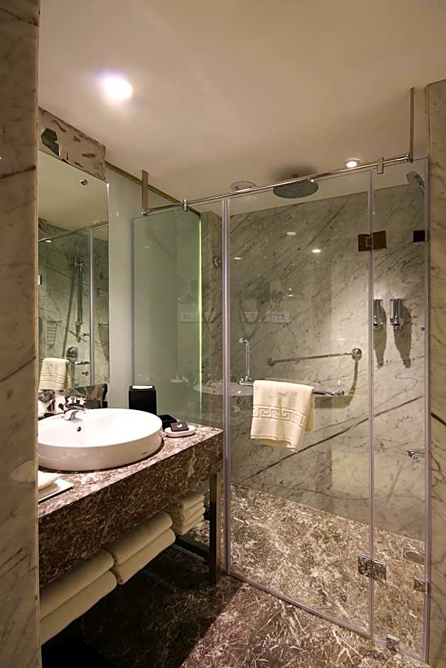 The Elanza Hotel
