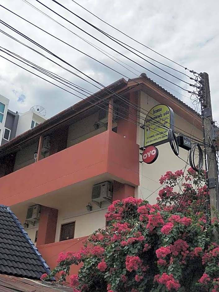 Ban Elephant Blanc Apartment