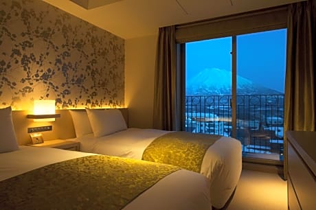 Superior Twin Room with Mt. Yotei View