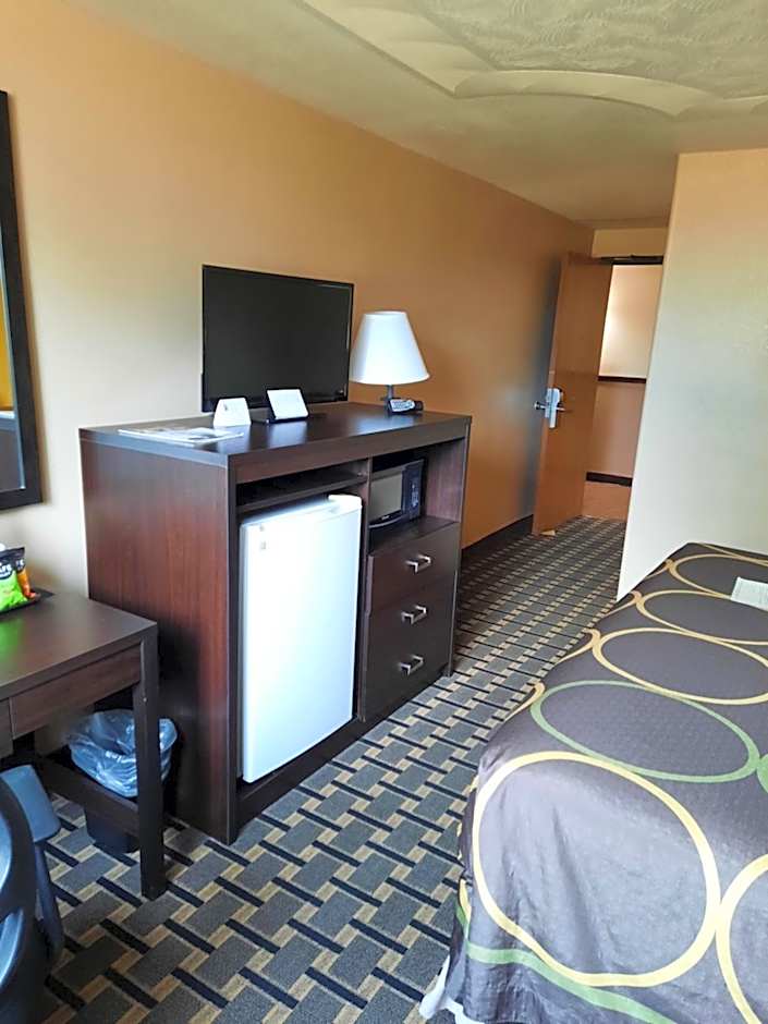 Super 8 by Wyndham Watertown