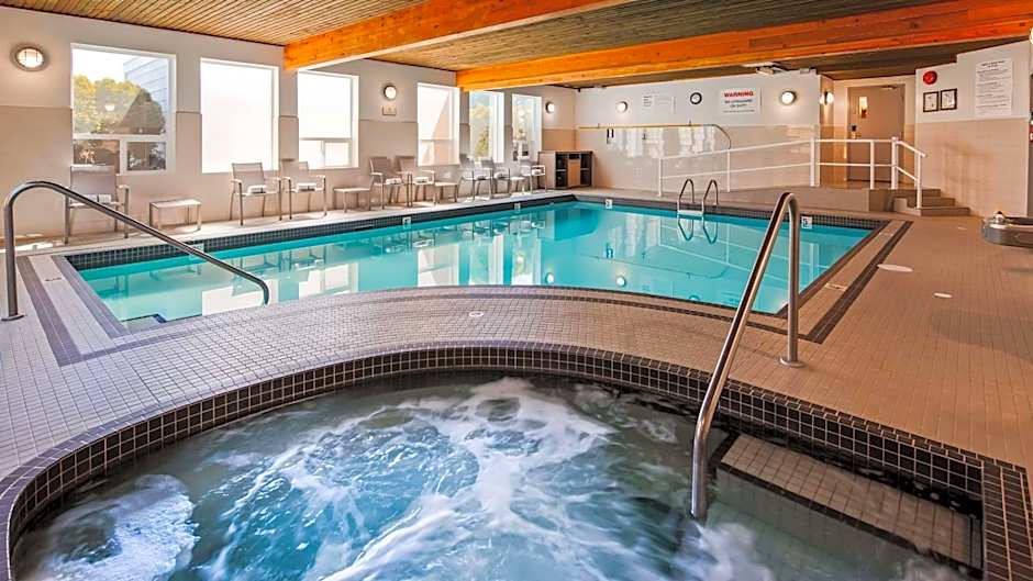 Best Western Plus Country Meadows Inn
