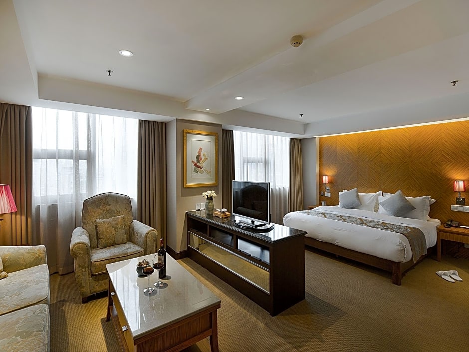 Chongqing Golden View Hotel