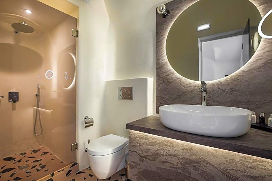 Sun Rocks Boutique Hotel - Caldera View Suites & Sunset Dining Experience