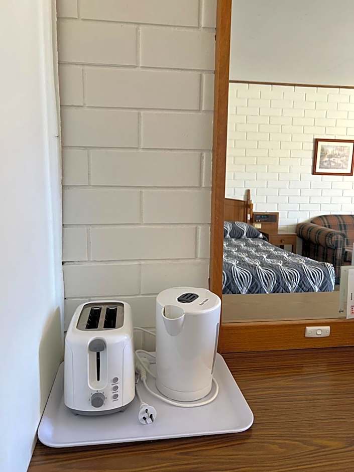 Century Motor Inn, Finley