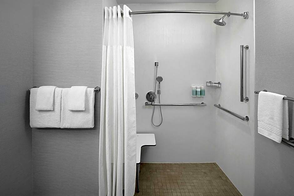 Courtyard by Marriott Santa Clarita Valencia