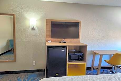 Queen Room with Two Queen Beds - Non-Smoking