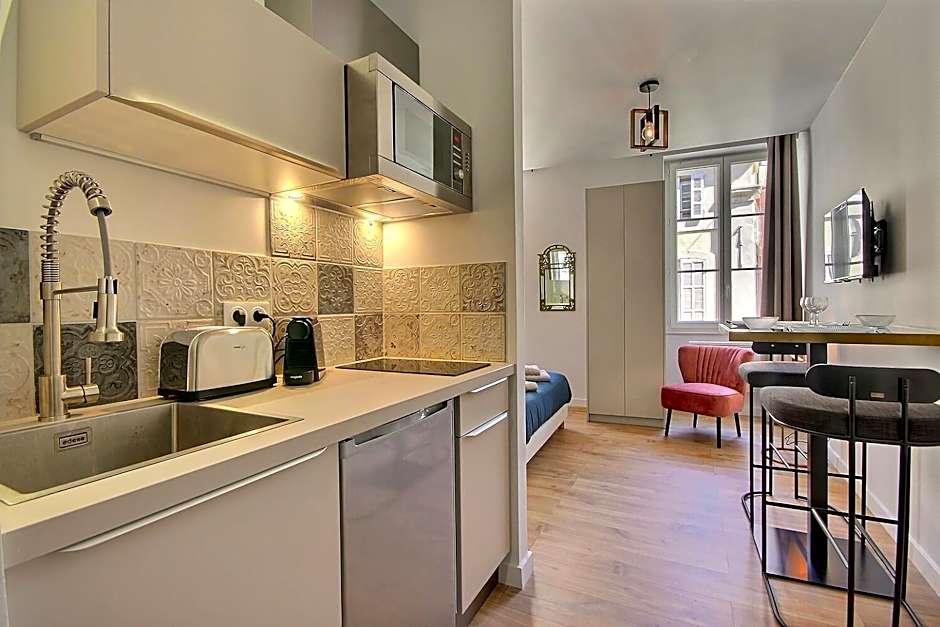 LES TOITS DU VIEUX-PORT