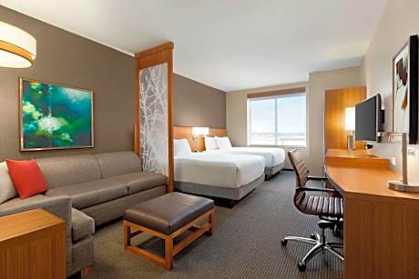 Queen Room with Two Queen Beds and Sofa Bed - High Floor