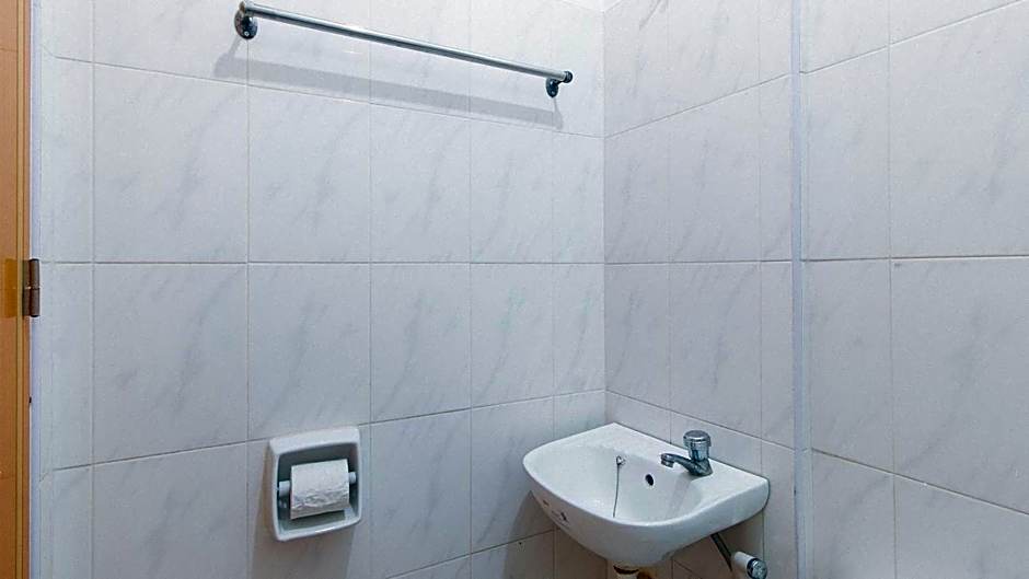 RedDoorz at Casa Buena Dormitel Davao City