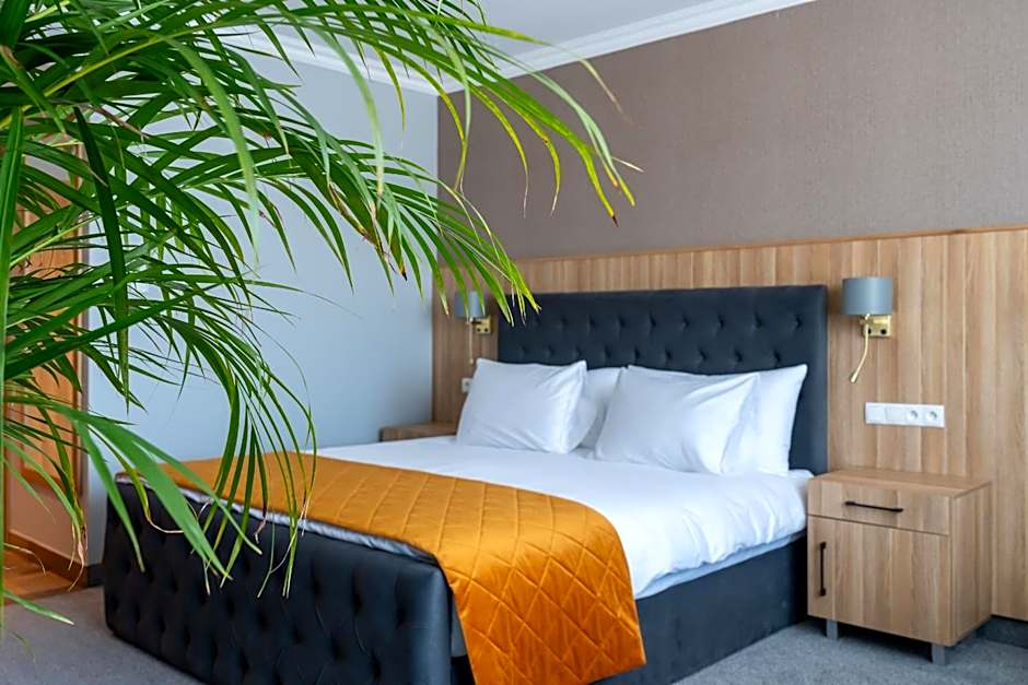 Mazurkowa - z widokiem na Karkonosze i Śnieżkę, darmowy parking, obok restauracja Mazurkowa Chata