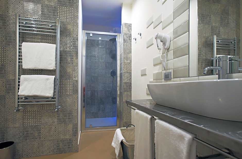 Trevi Contemporary Suite