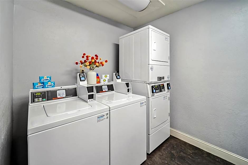 Best Western Plus Hilltop Inn