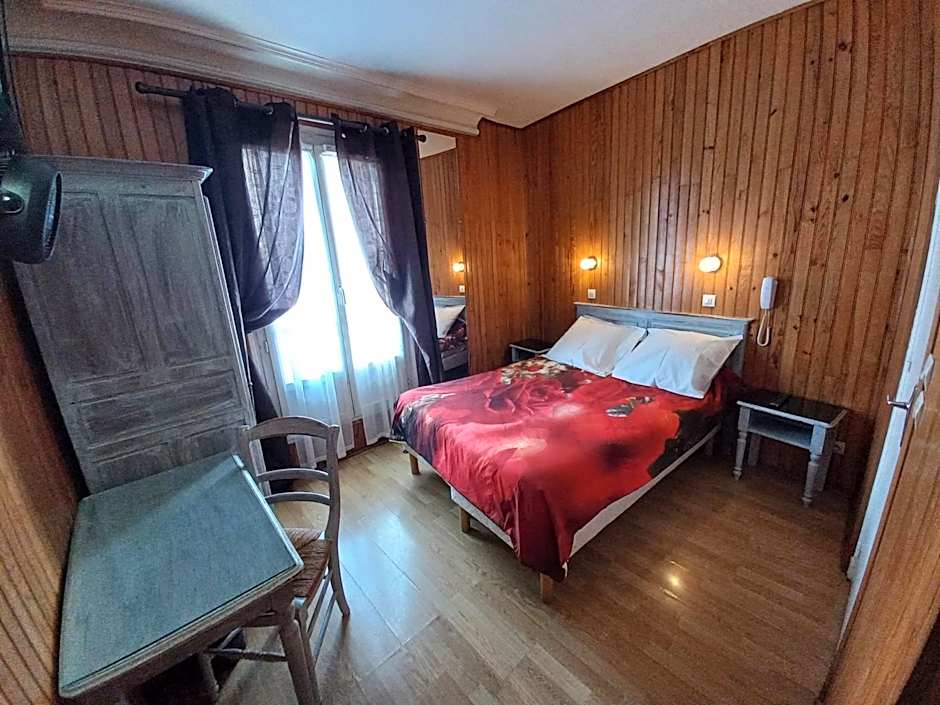 Photo 1 of 8 of Double Room
