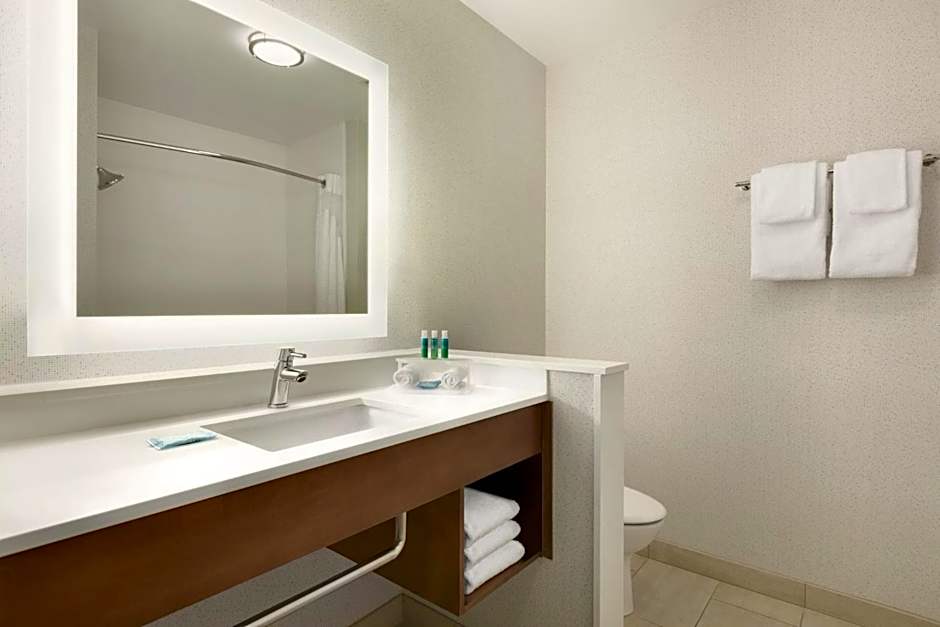 Holiday Inn Express & Suites Salisbury by IHG