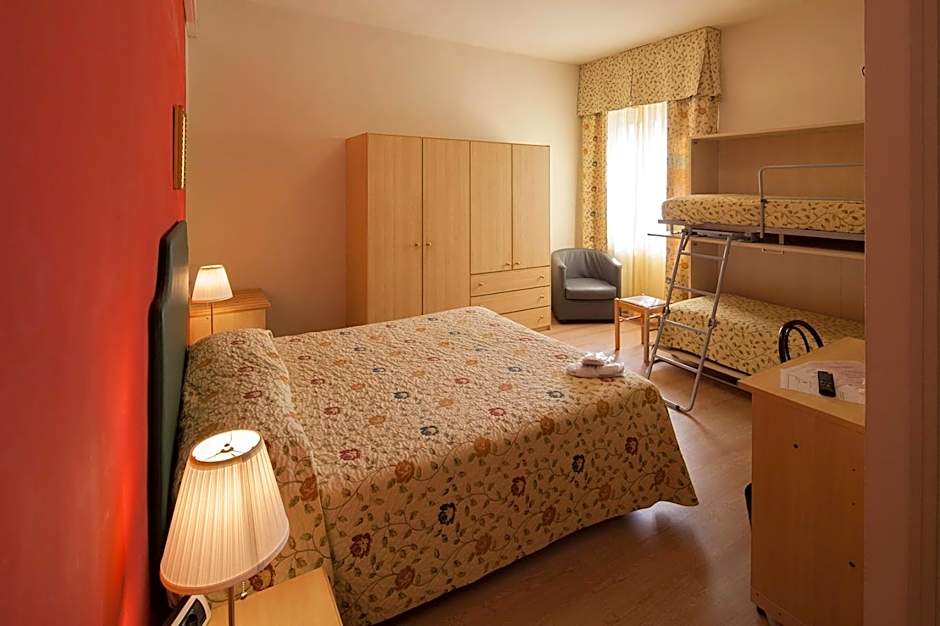 Photo 1 of 7 of Quadruple Room
