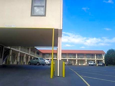 Americas Best Inn - Calhoun