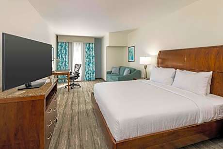 King Room with Accessible Tub - Mobility Access