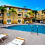 La Quinta Inn & Suites by Wyndham St. Pete-Clearwater Airport