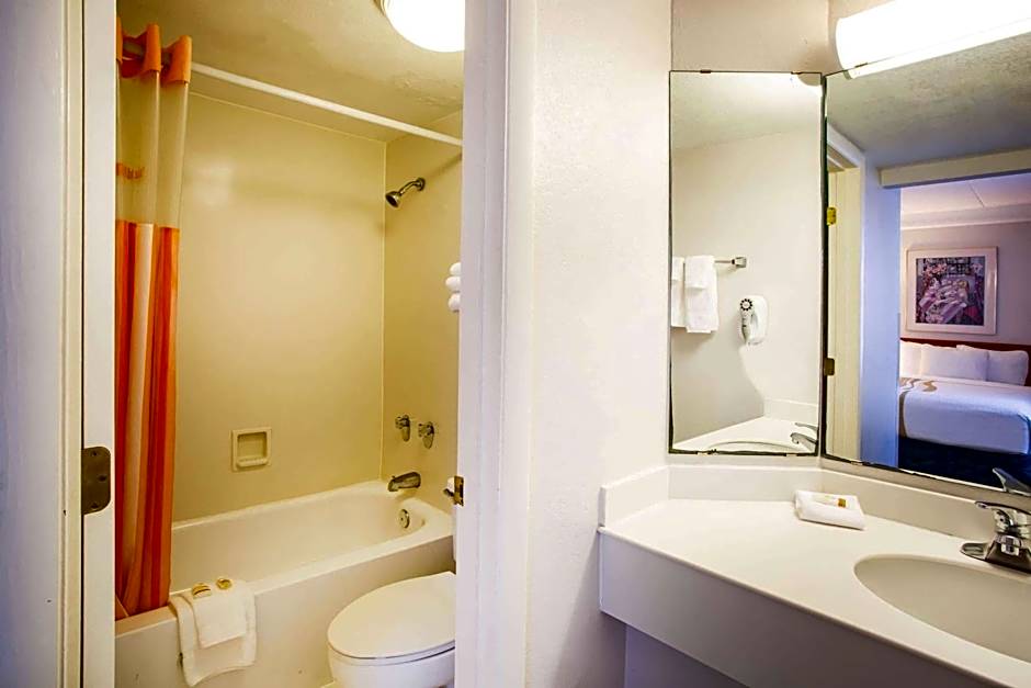 La Quinta Inn & Suites by Wyndham Norfolk Virginia Beach