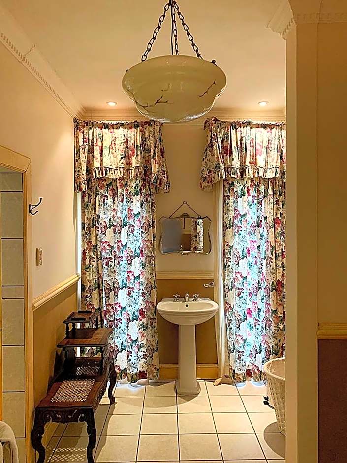 Sherwood's Country House