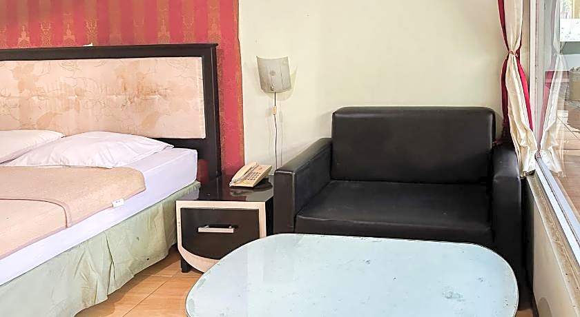 Global Inn Syariah Mitra RedDoorz near Juanda T1 Airport