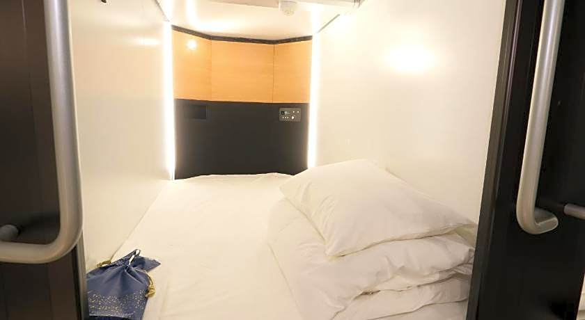 Lightning Hotel
