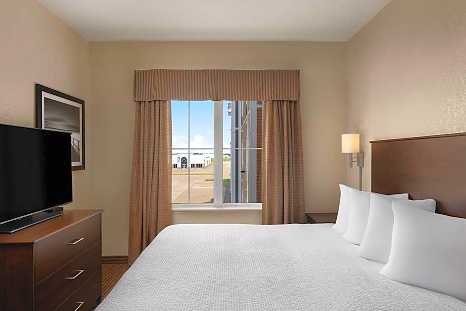 Travelodge Suites by Wyndham Estevan