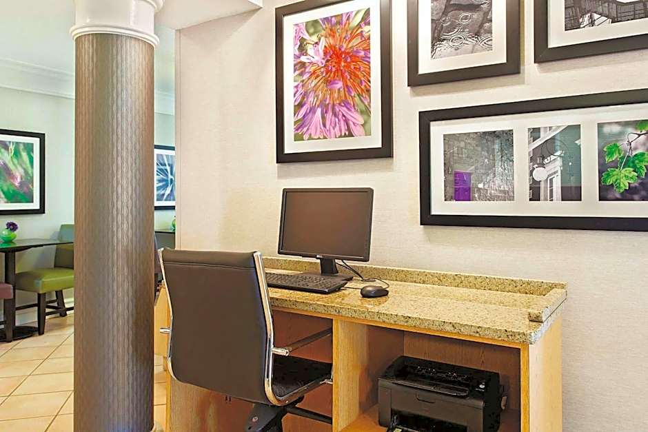 La Quinta Inn & Suites by Wyndham Champaign