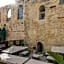 Leonis Restaurant & Rooms
