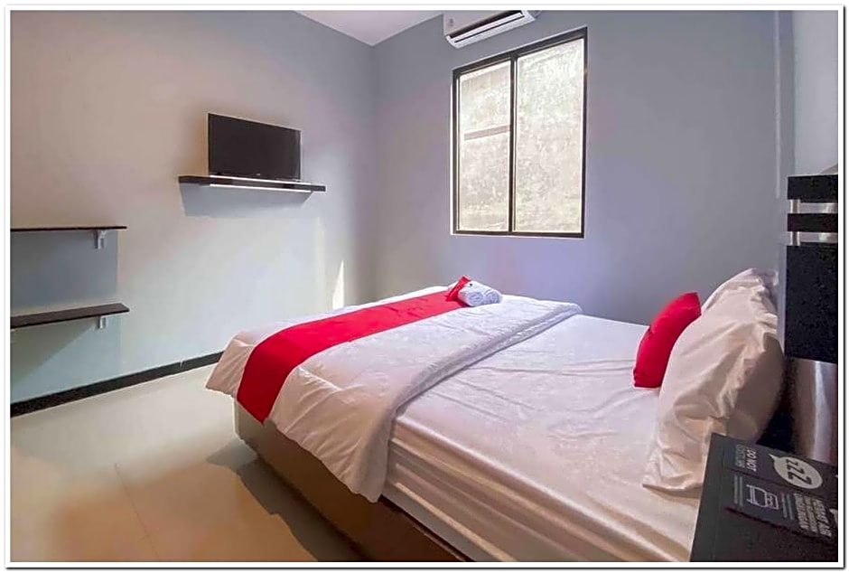 Syariah Near T2 Juanda Airport 2 by Reddoorz – Surabaja, IL