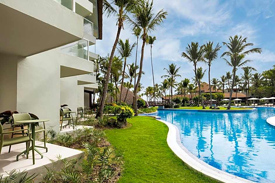Photo 1 of 2 of Standard King Room with Pool Walk Out - Tropical View