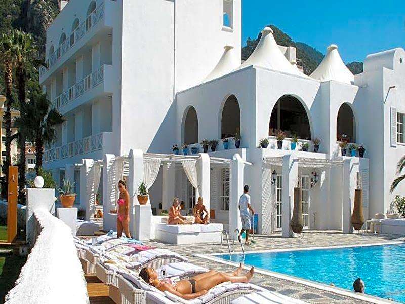 Casa Blanca Beach Hotel