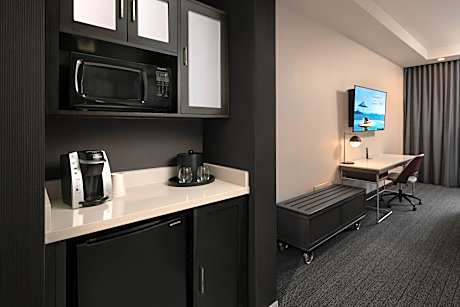 King Room with Roll-In Shower - Mobility and Hearing Accessible