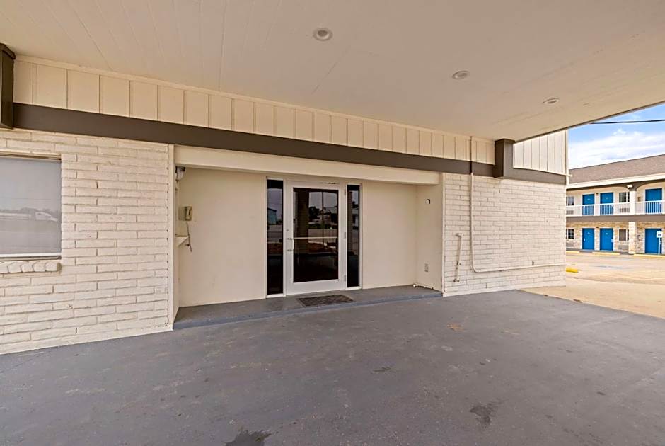 Days Inn by Wyndham Kenedy