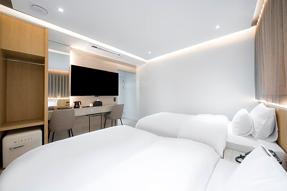 Brown Dot Hotel Pyeonghwa plaza